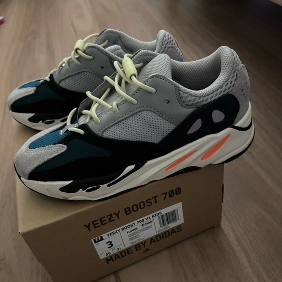 kids authentic yeezy 700 - Picture 2 of 2